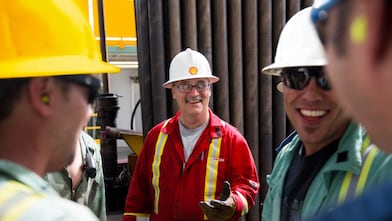 Hombres trabajando en Shell Venezuela